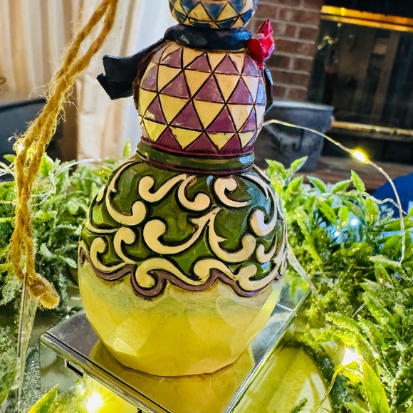 JIM SHORE 2014 SNOWMAN WITH CARDINALS AND BIRDHOUSE ORNAMENT 5" - Picture 2 of 4